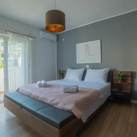 Luxury With Pool-the Box Apartment *