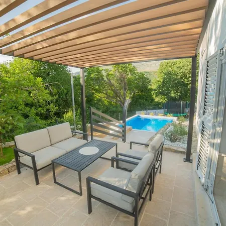 Apartment Luxury With Pool-the Box