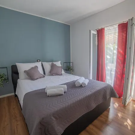 Apartment Luxury With Pool-the Box Srinjine