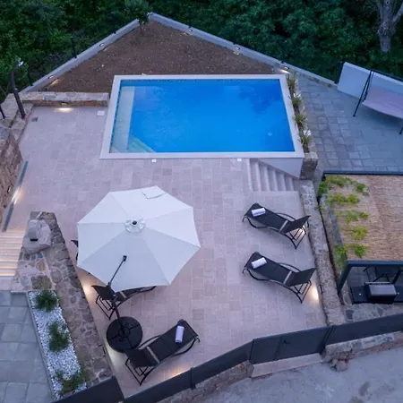 Luxury With Pool-the Box Apartment Srinjine